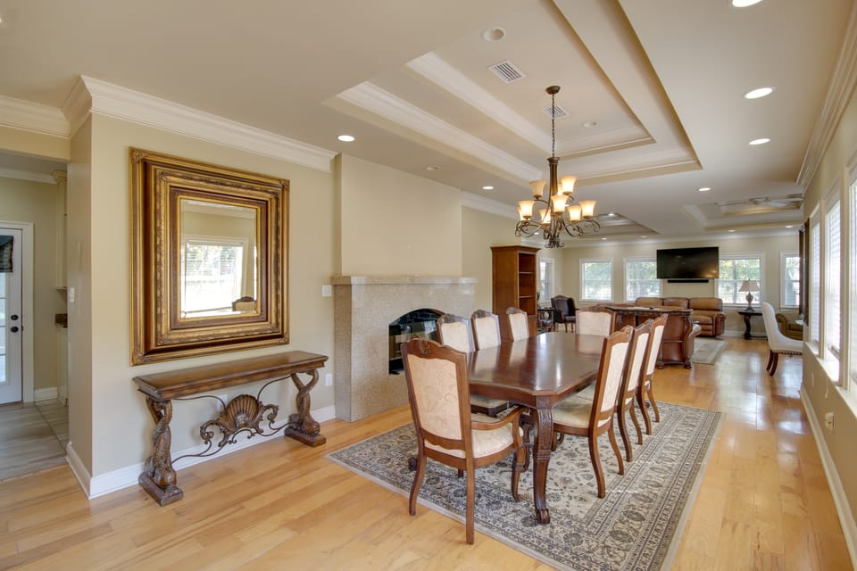 1 Block to Beach! Elegant Family Home in Gulfport House in Gulfport