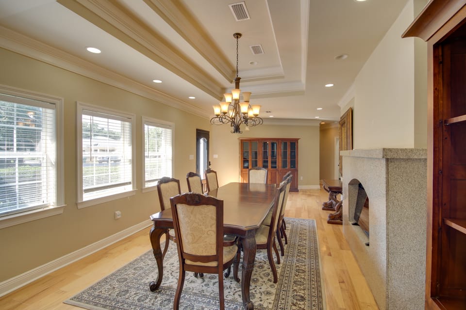 1 Block to Beach! Elegant Family Home in Gulfport House in Gulfport