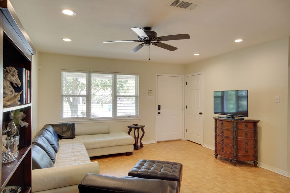 < 2 Mi to Beach! Home w/ Fenced Yard in Gulfport House in Gulfport