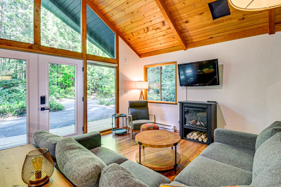 Lake Cushman Cabin - Hike, Swim, Golf, Relax House in Washington