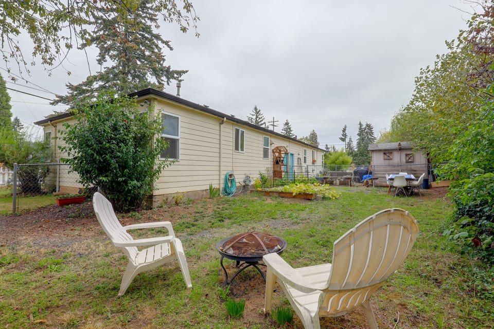 Quiet Neighborhood, Home Office & Fenced Yard! House in Portland