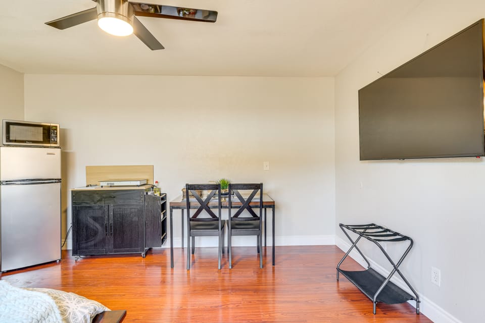 6 Mi to State Farm Stadium! Casita Escape w/ Yard Apartment in Glendale