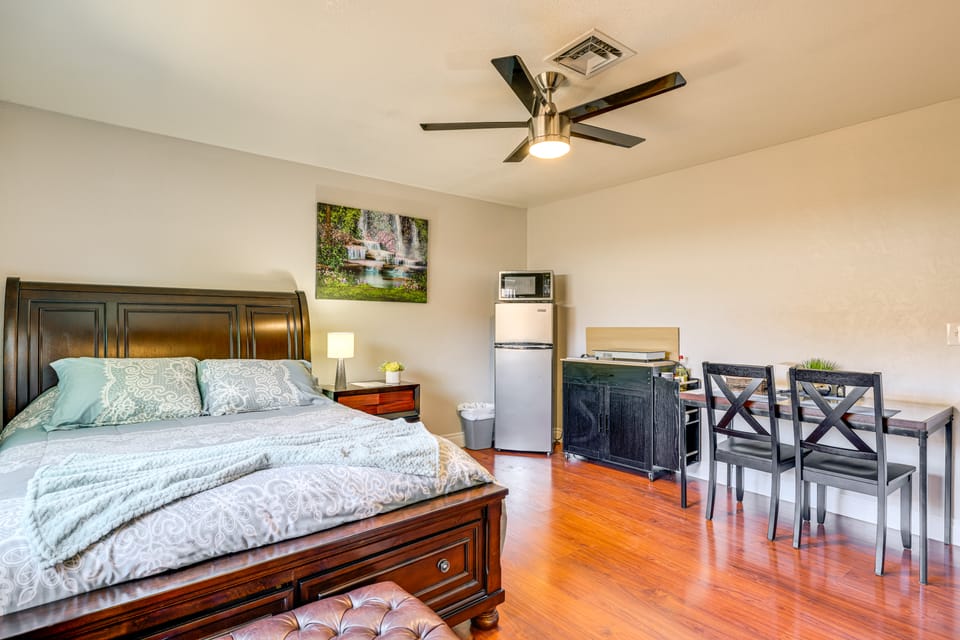 6 Mi to State Farm Stadium! Casita Escape w/ Yard Apartment in Glendale