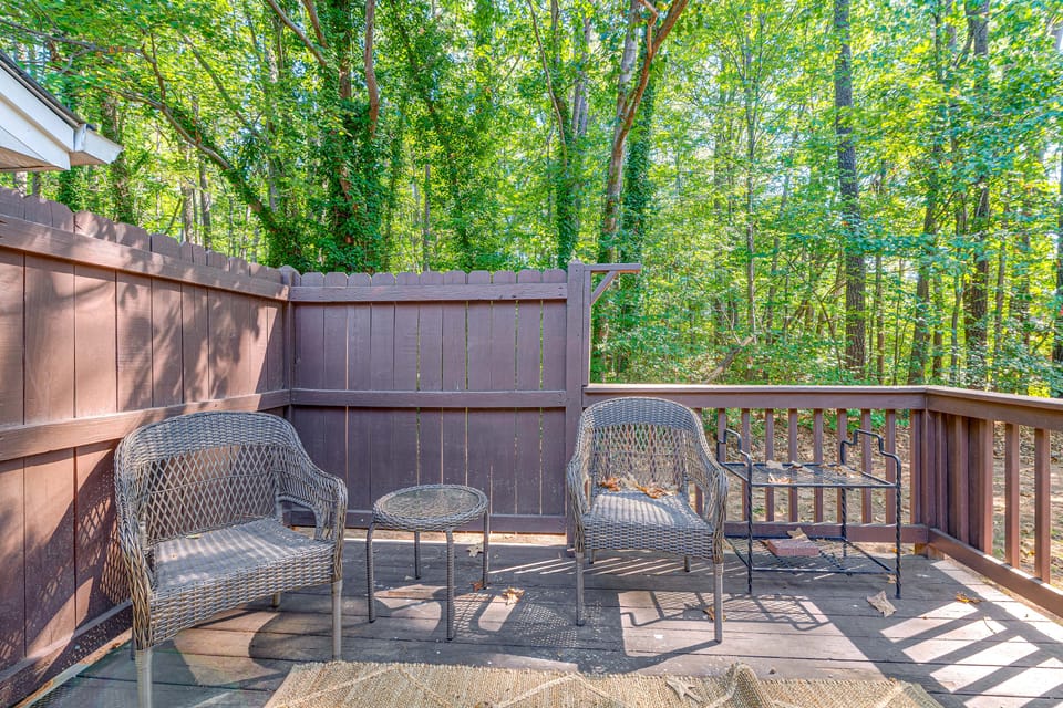 Raleigh Townhome w/ Deck: Near Shops & Dining Apartment in Cary