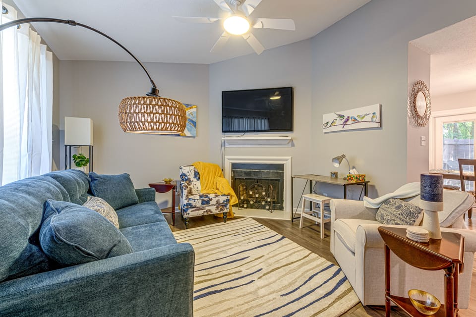 Raleigh Townhome w/ Deck: Near Shops & Dining Apartment in Cary