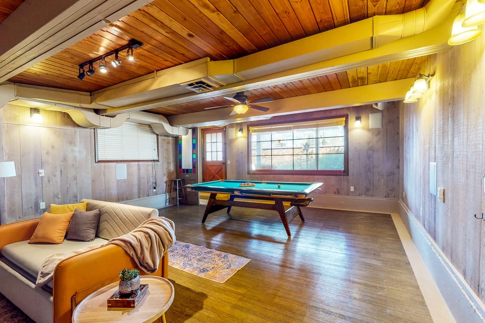 Lakefront ‘The Fern Cabin’ w/ Fire Pit & Game Room House in Washington
