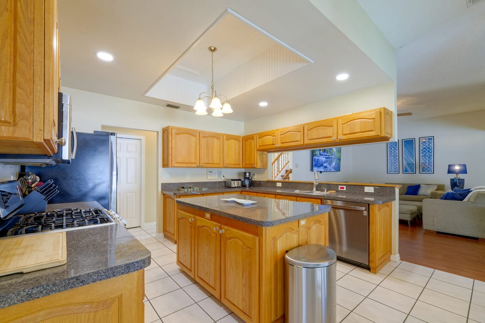 Private Outdoor Oasis! Palm Harbor Family Escape House in Tarpon Springs