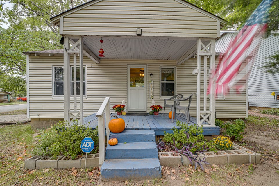 Cozy, Convenient! Tulsa Stay Near Dtwn & Route 66 House in Tulsa