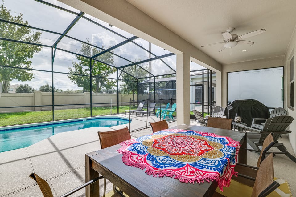 8 Mi to Disney! Whimsical Home w/ Pool & Game Room House in Kissimmee