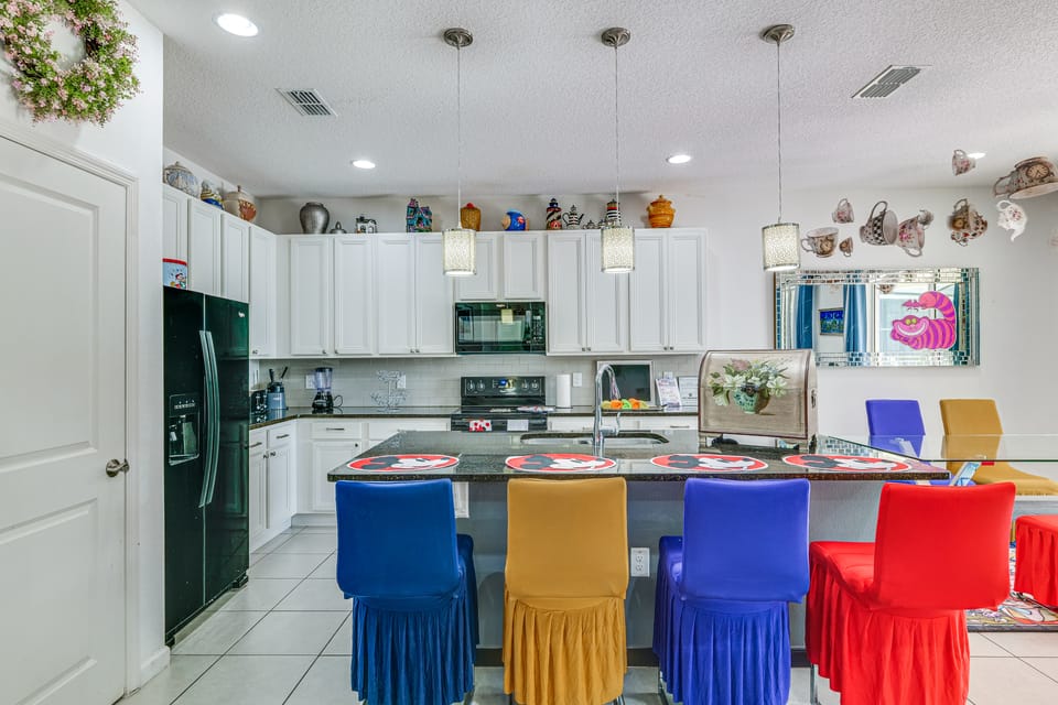 8 Mi to Disney! Whimsical Home w/ Pool & Game Room House in Kissimmee