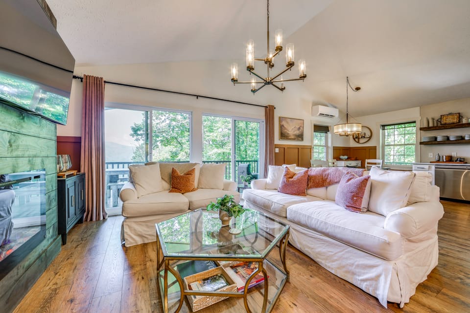 Cold Mountain Cabin w/Hot Tub, Pool Table & Views House in East Fork