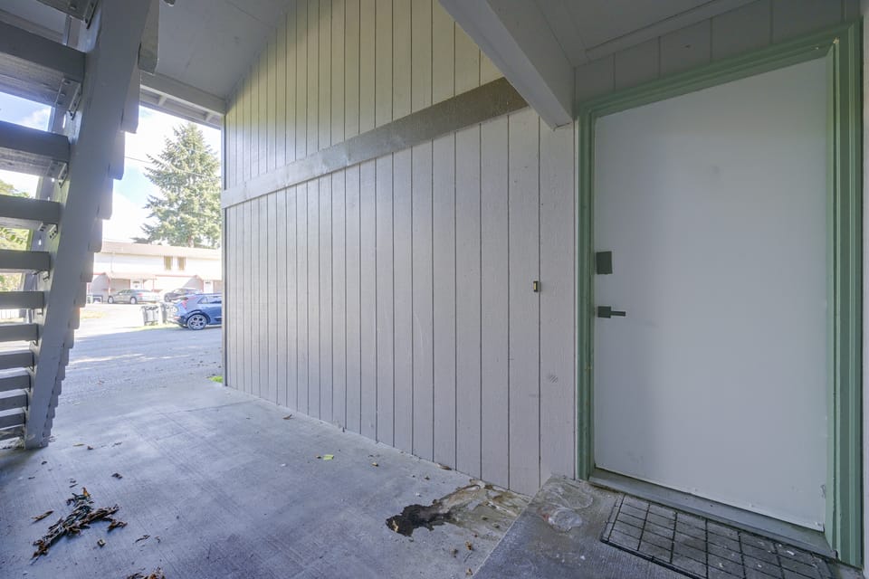 Centrally Located Lacey Escape: 2 Mi to Hospital Apartment in Olympia