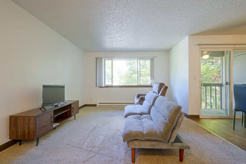12 Mi to JBLM: Olympia-Area Escape House in Olympia