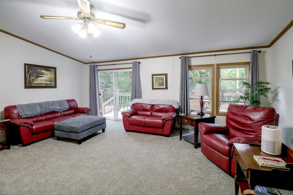 Recently Remodeled! Hillsboro Home w/ Fire Pit House in Illinois