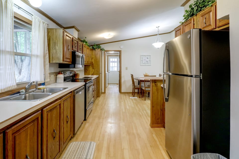 Recently Remodeled! Hillsboro Home w/ Fire Pit House in Illinois