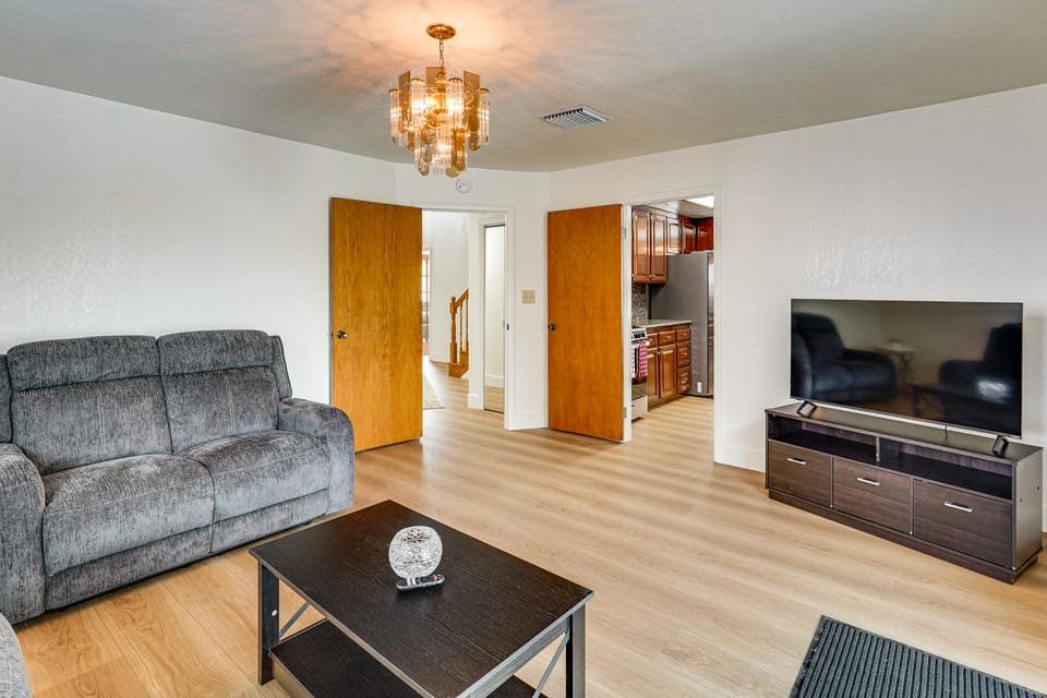 4BR Fullerton Home, 9 Mi to Cal State House in Buena Park