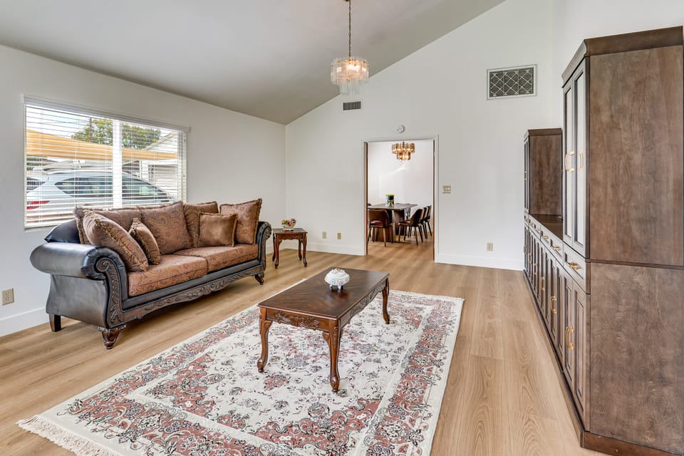 4BR Fullerton Home, 9 Mi to Cal State House in Buena Park