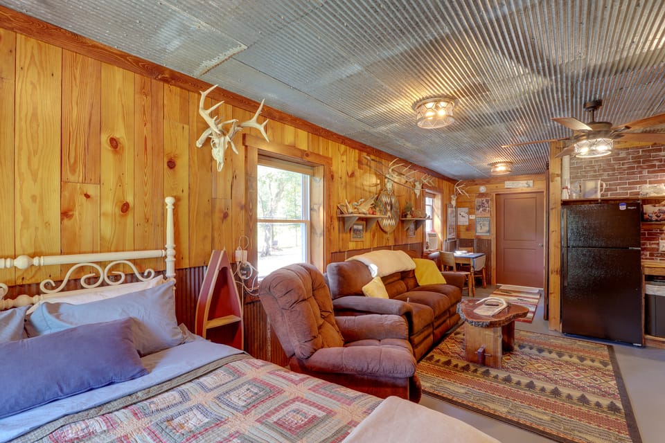Countryside Escape! Cozy Studio w/ Patio Apartment in Missouri