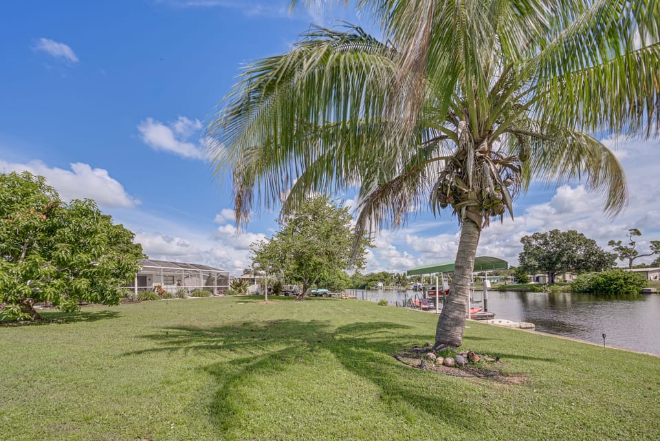 Heated Pool, Fishing Dock! Florida Escape on Canal House in Port Charlotte