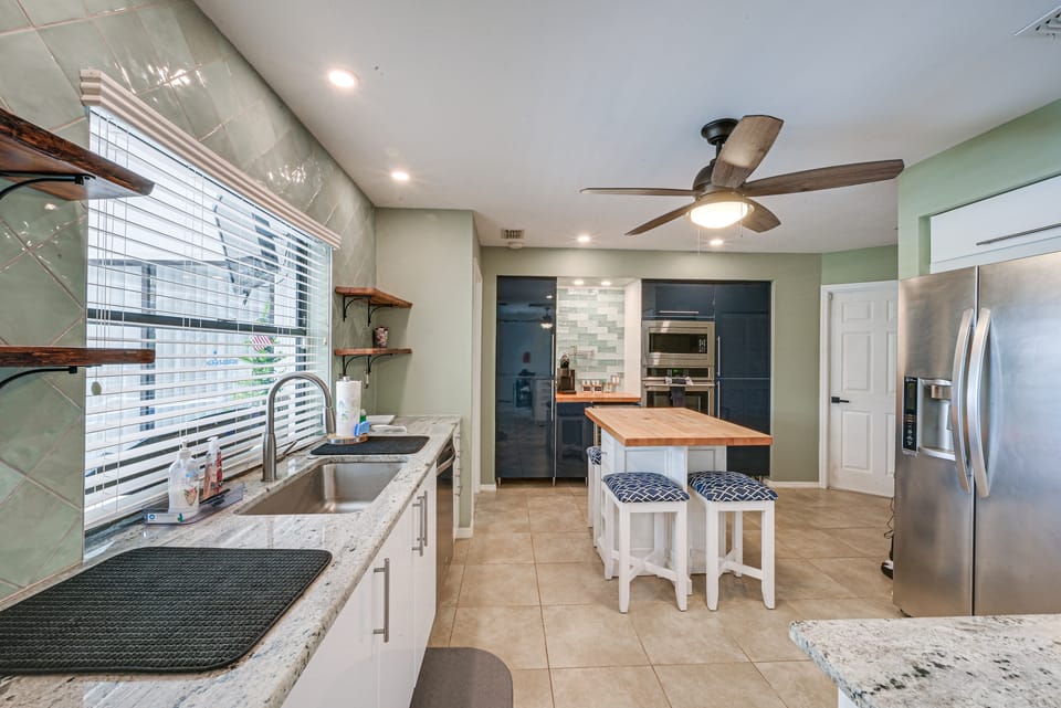 Heated Pool, Fishing Dock! Florida Escape on Canal House in Port Charlotte