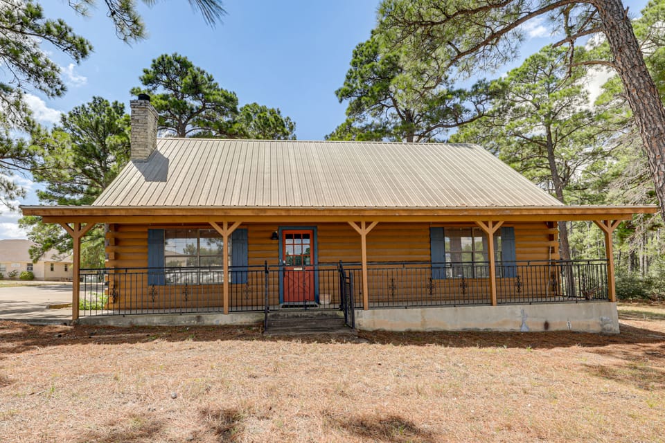 Cabin Near Bastrop State Park, 30 Mi to Austin House in Bastrop