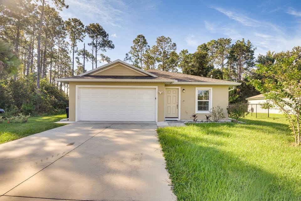 7 Mi to Beach! Group & Pet-Friendly Palm Coast Gem House in Palm Coast