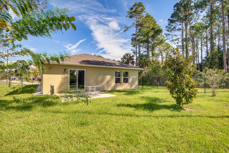 7 Mi to Beach! Group & Pet-Friendly Palm Coast Gem House in Palm Coast