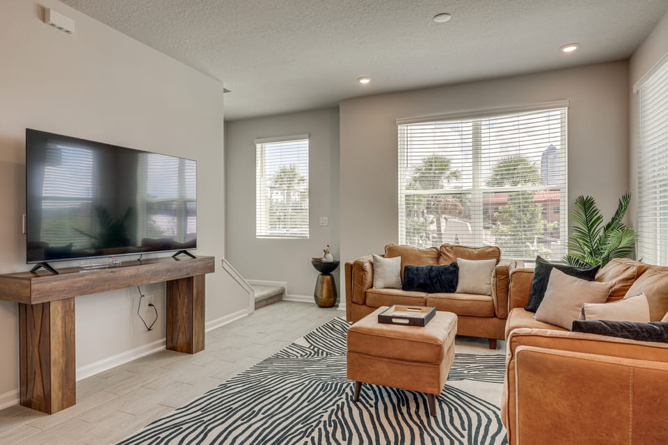 City Skyline Views! Modern Dtwn Jax Townhome Apartment in Jacksonville