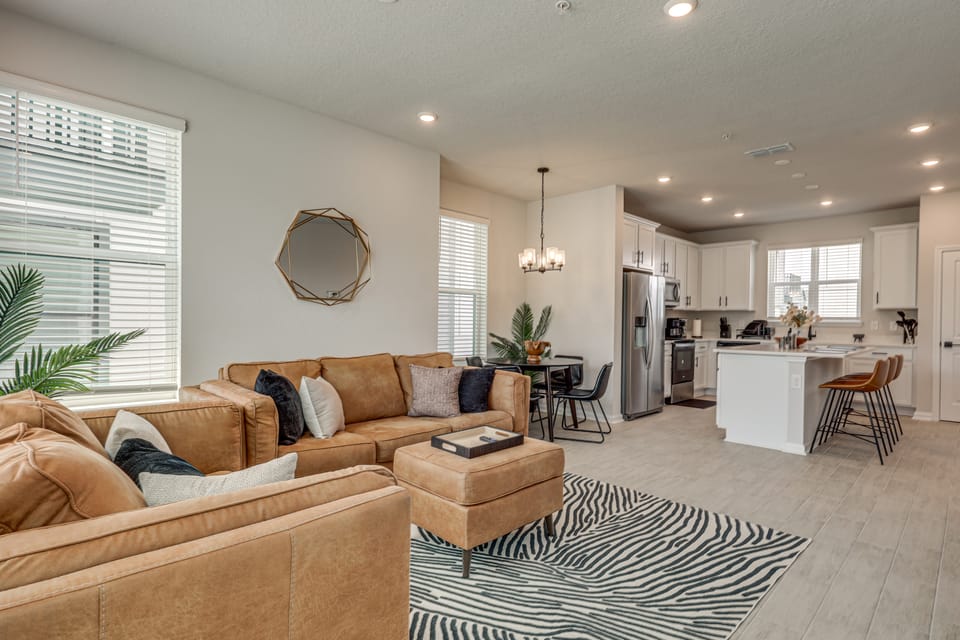 City Skyline Views! Modern Dtwn Jax Townhome Apartment in Jacksonville