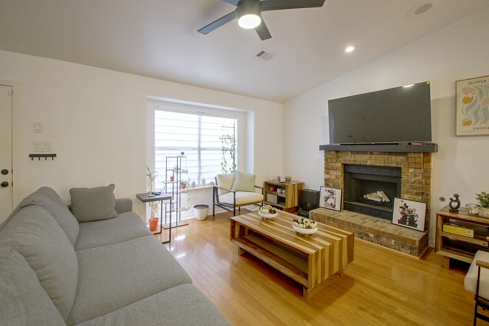 10 Mi to Dtwn Little Rock! Patio & Fire Pit House in Little Rock
