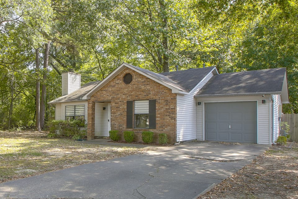10 Mi to Dtwn Little Rock! Patio & Fire Pit House in Little Rock