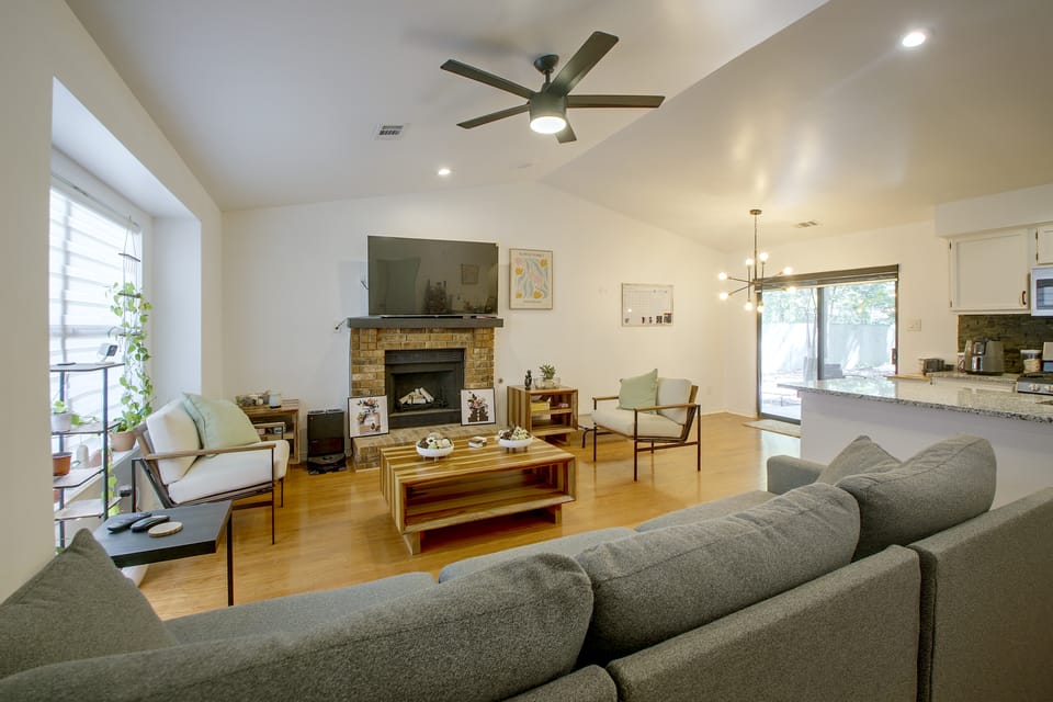 10 Mi to Dtwn Little Rock! Patio & Fire Pit House in Little Rock