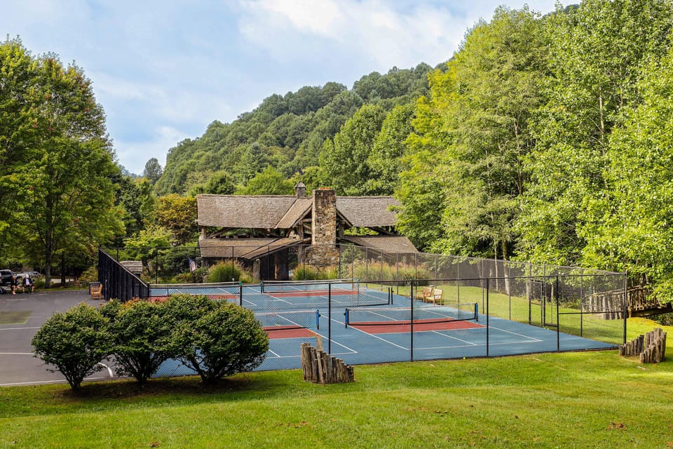 Hot Tub & Mtn Views: Wolf Laurel Home House in North Carolina