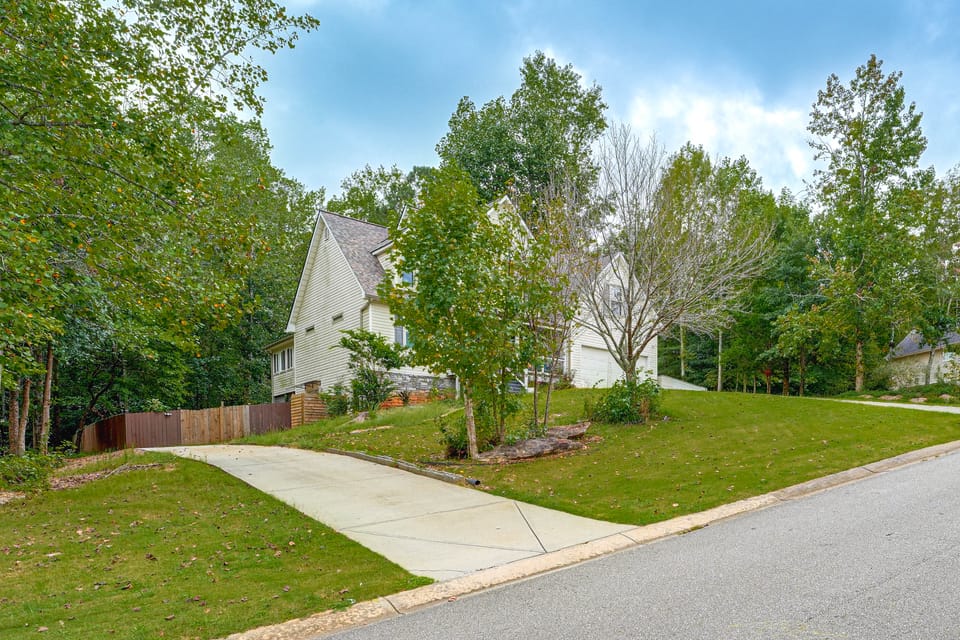 Wooded Extended Retreat: 15 Mi to Lake Lanier! Apartment in Georgia