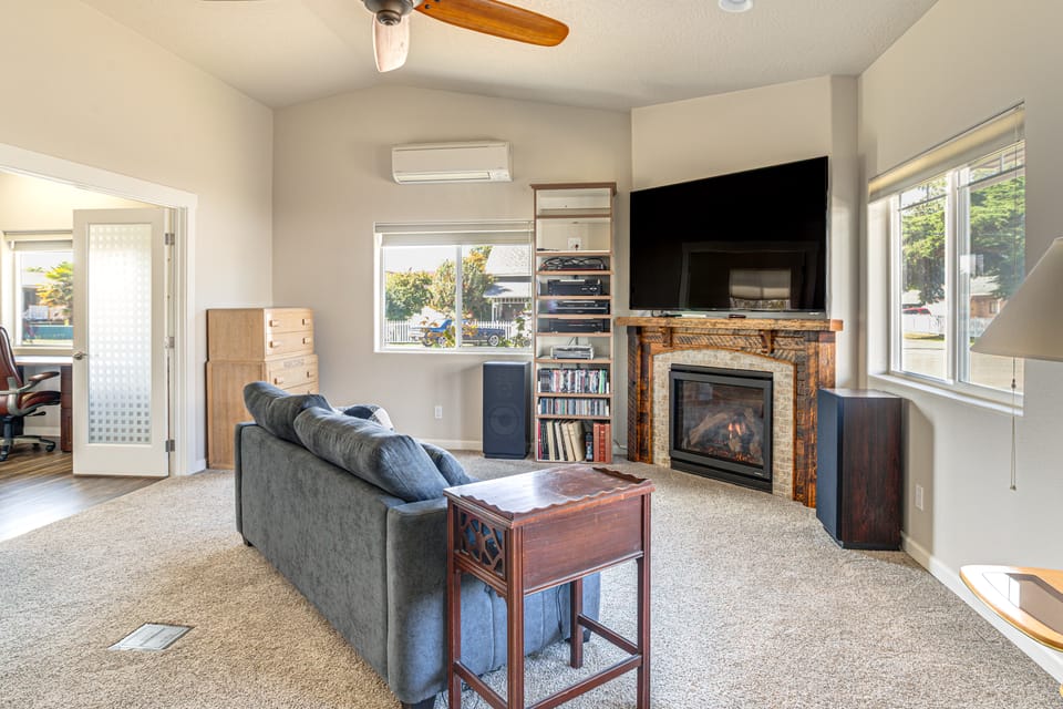 Holiday at Alsea Bay: 1 Block to the Bay! House in Waldport