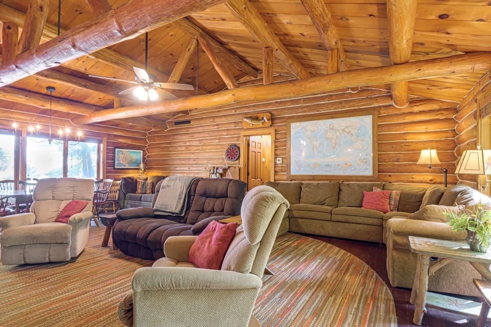 North Woods Log House w/ Exceptional Privacy! House in Wisconsin