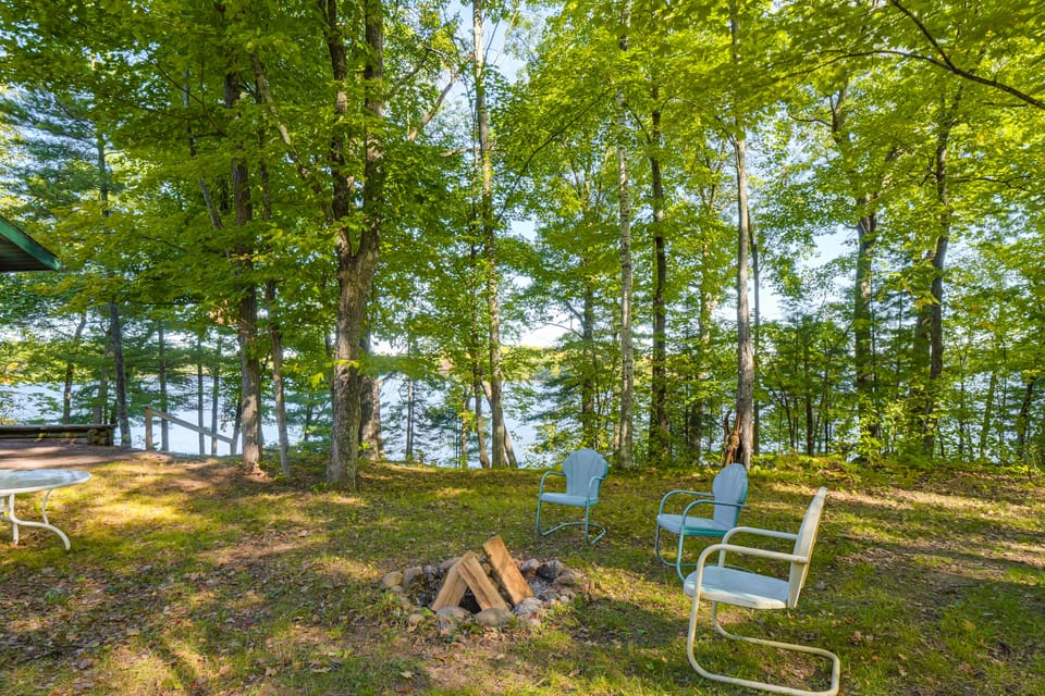 North Woods Log House w/ Exceptional Privacy! House in Wisconsin