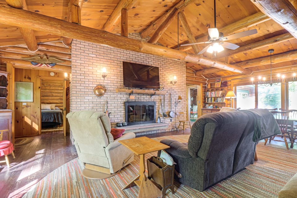 North Woods Log House w/ Exceptional Privacy! House in Wisconsin