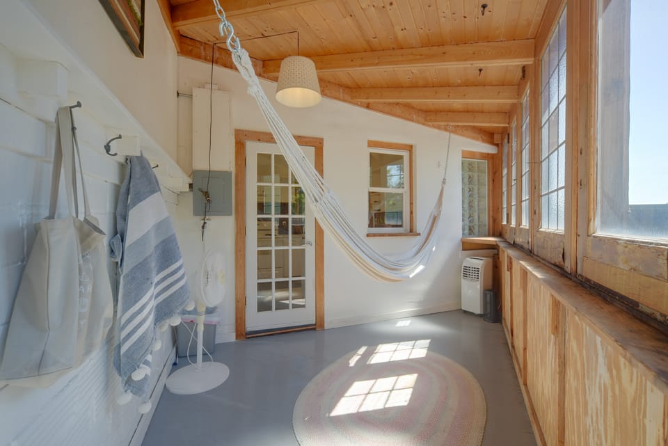 Charming Couple's Gem in Duluth w/ Enclosed Porch Apartment in Superior