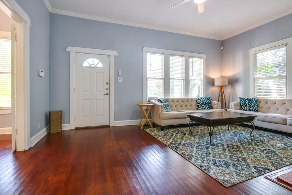 Quaint North Campus Bungalow Minutes From Downtown House in Austin