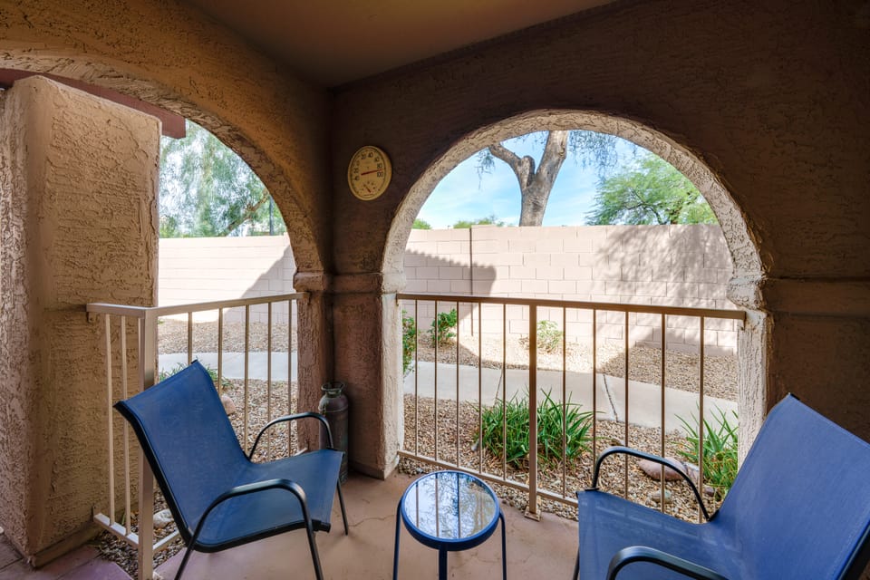 Work + Relax Poolside! Nurse-Ready Glendale Rental Apartment in Glendale