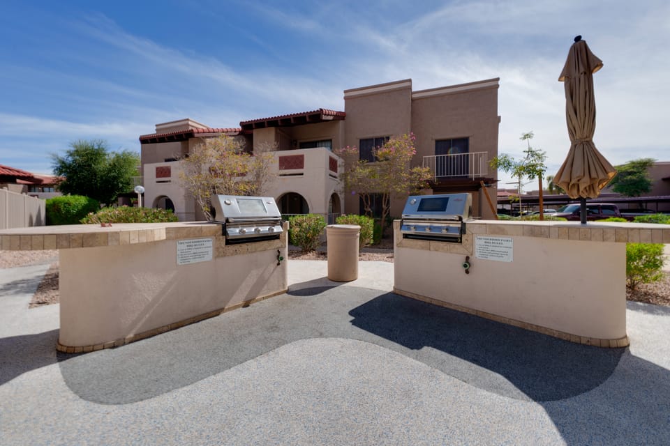 Work + Relax Poolside! Nurse-Ready Glendale Rental Apartment in Glendale
