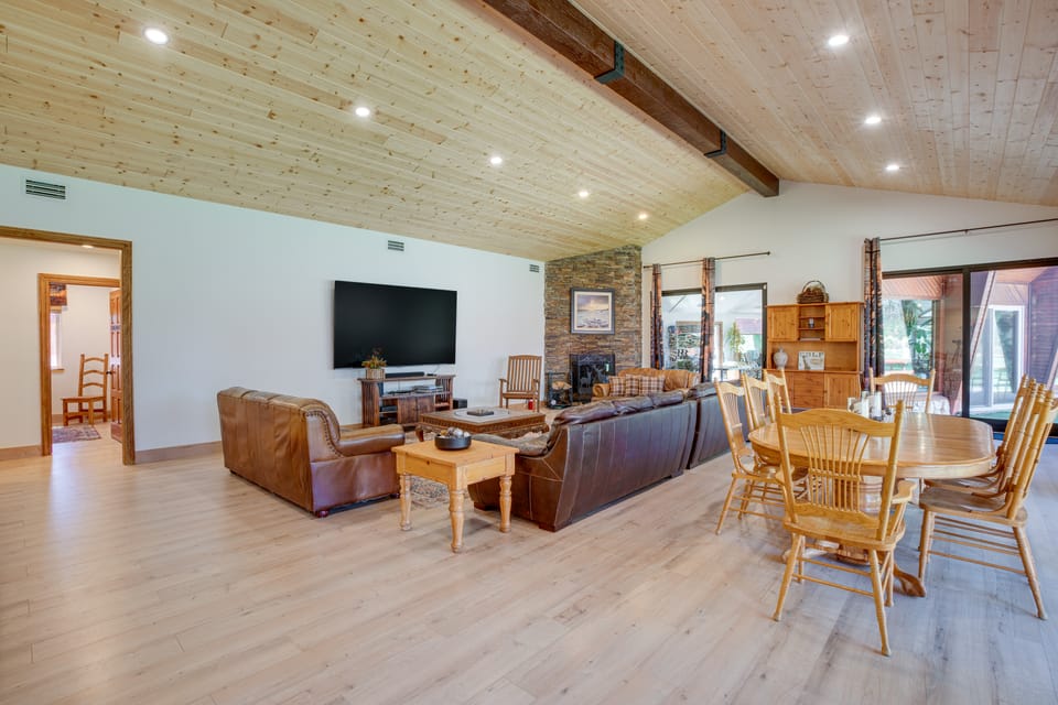 Private Pool & Hot Tub! Luxe South Lake Tahoe Gem House in Sierra Nevada