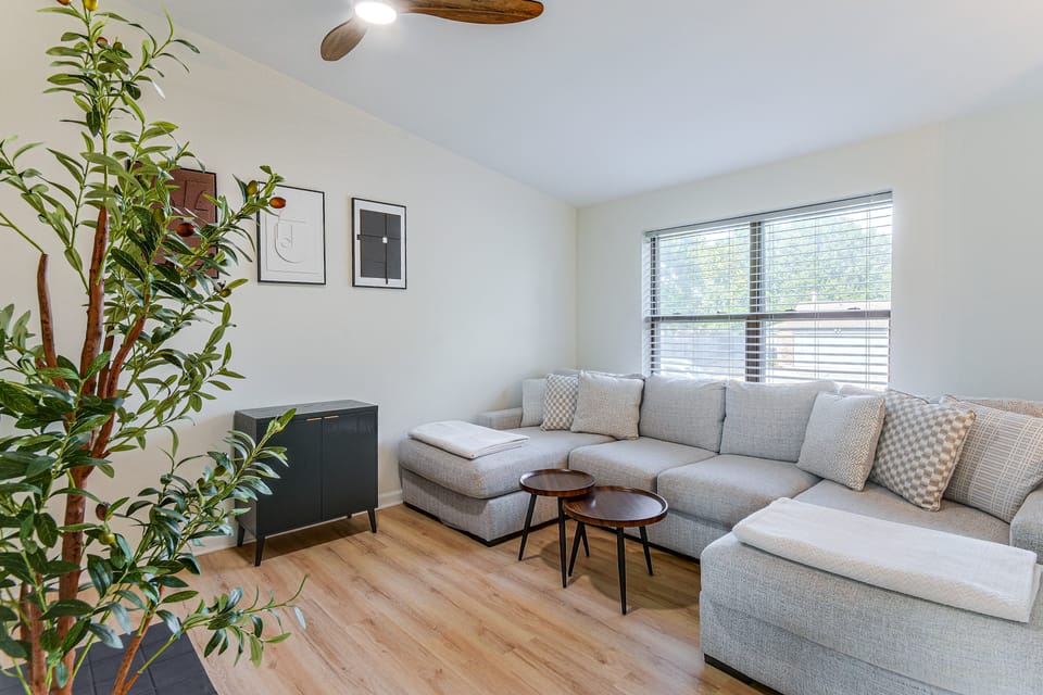 3 Mi to Mizzou Campus! Remodeled Home w/ Deck House in Columbia