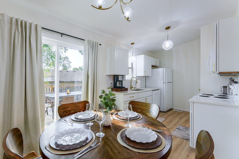 3 Mi to Mizzou Campus! Remodeled Home w/ Deck House in Columbia