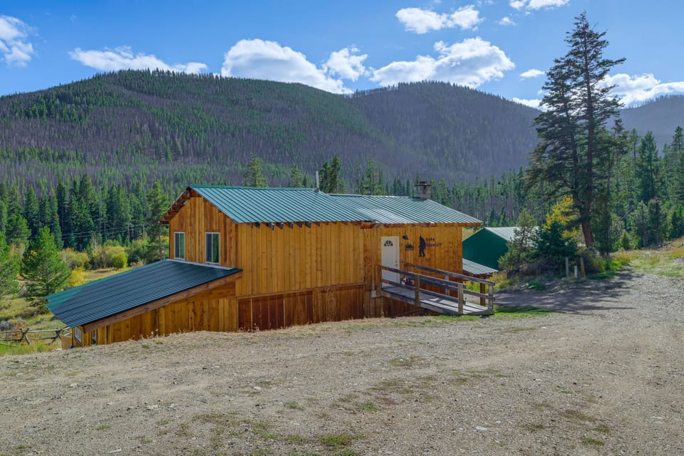 'Baby Squatch' w/ Mtn Views! Wise River Retreat House in Divide