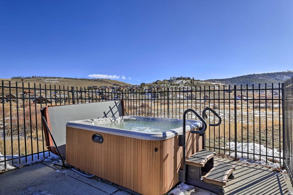 Ski Granby Ranch! Condo w/ Community Hot Tub Apartment in Granby