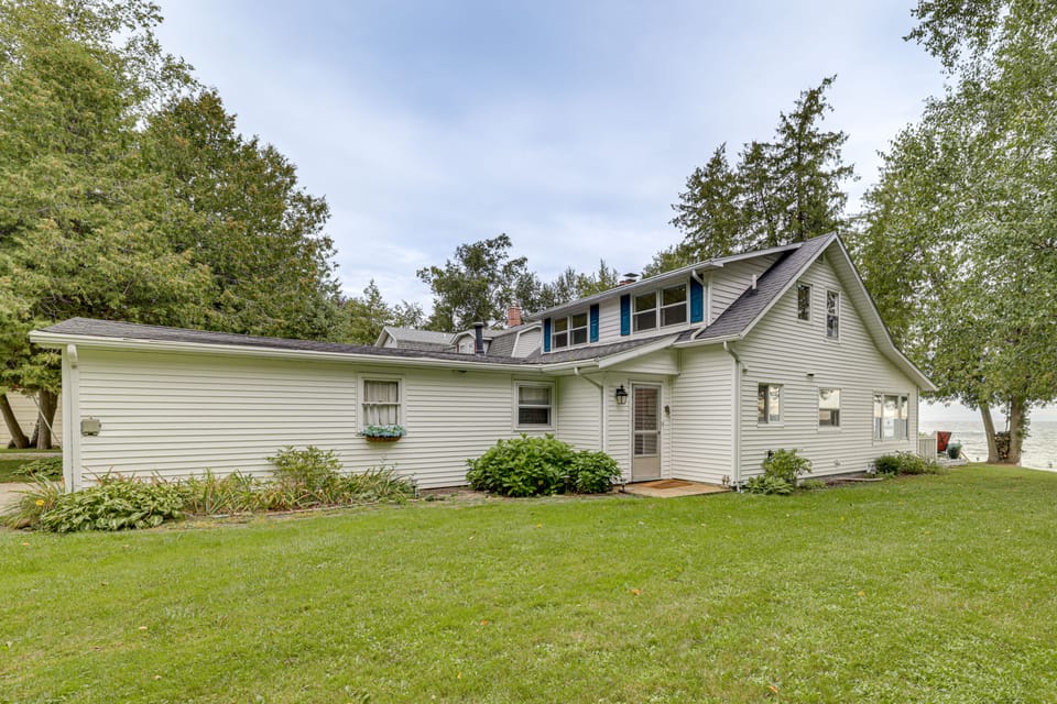 Lake Huron Haven: Private Shoreline, Deck & Views! House in Michigan