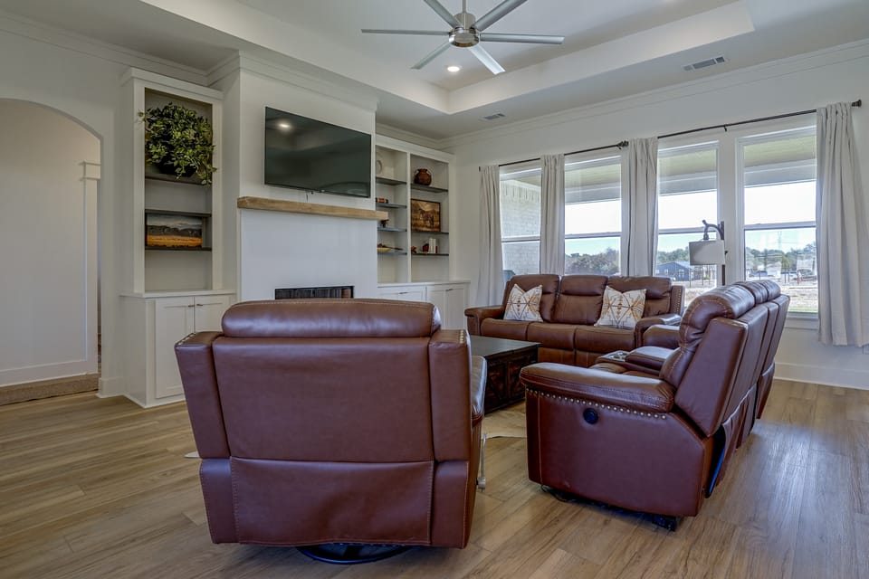 Bring Your Horses! Spacious Granbury Group Retreat House in Texas