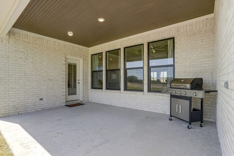 Bring Your Horses! Spacious Granbury Group Retreat House in Texas